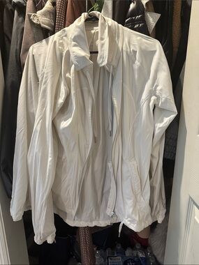 Lululemon Women's Lightweight White Zip-Front Jacket size 10 Excellent condition